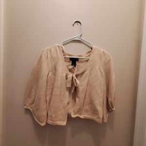 Cream cropped half puffy sleeves sweater tied in front